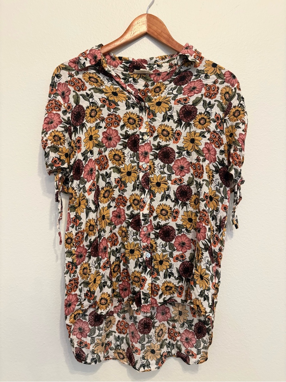 Vintage-Vibe Floral Print Button-Down Shirt (Size M)